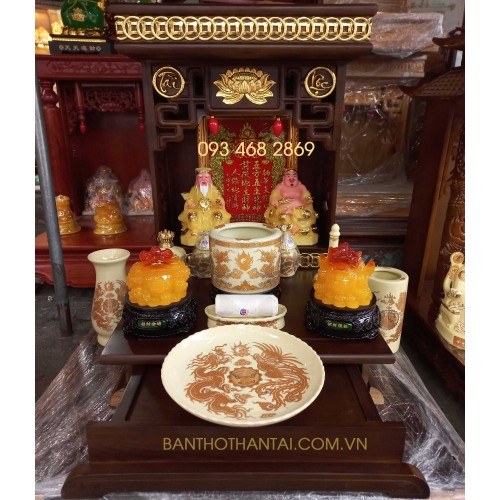 Bàn thờ thần tài mái bằng gỗ xoan đào mẫu tài lộc rát vàng