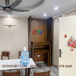 Bàn thờ và vách ngăn đơn giản hiện đại